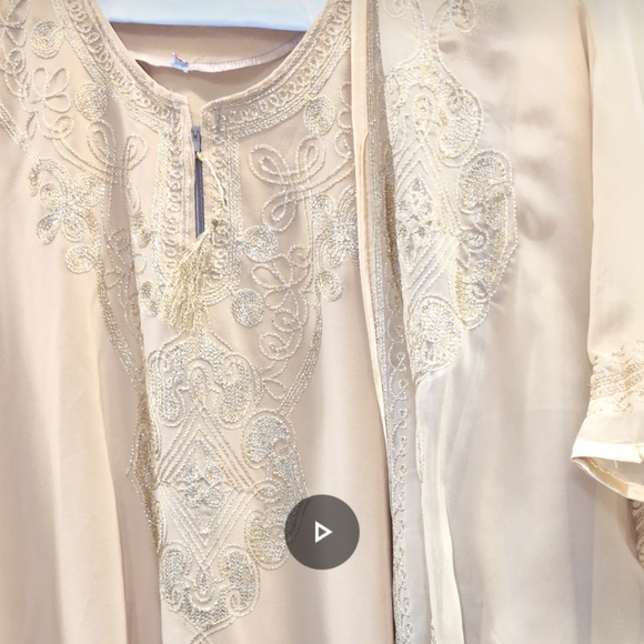 Abaya - Picture 2 of 2